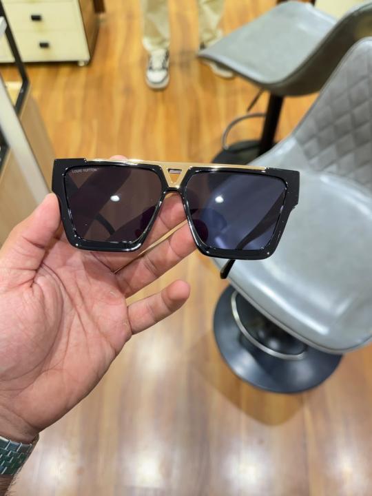 Loui vuitton 1502 black gold