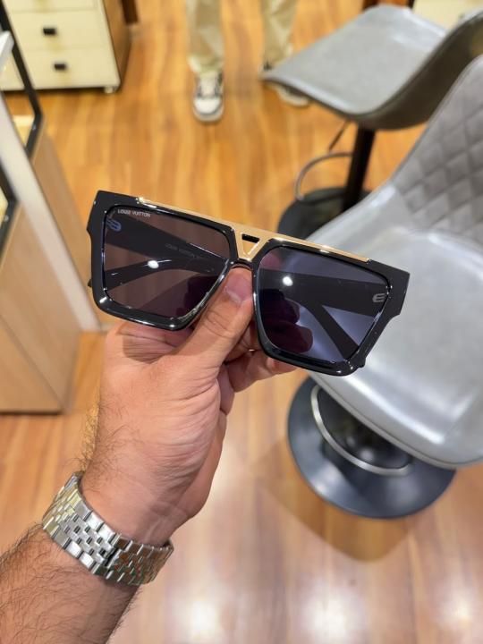 Loui vuitton 1502 black gold