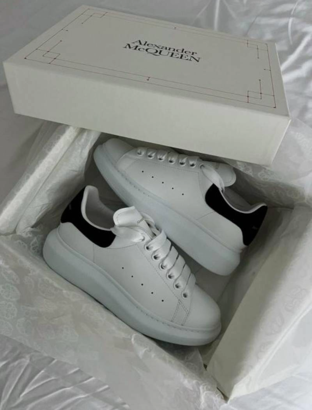 Alexander McQueen White Sneakers With Card Bill carry Bag &amp; Og Box